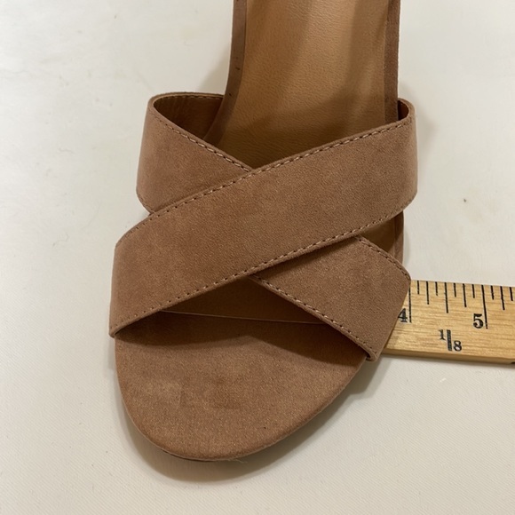 Torrid women’s chunk heel sandals. Tan. Size 7W - Picture 8 of 9